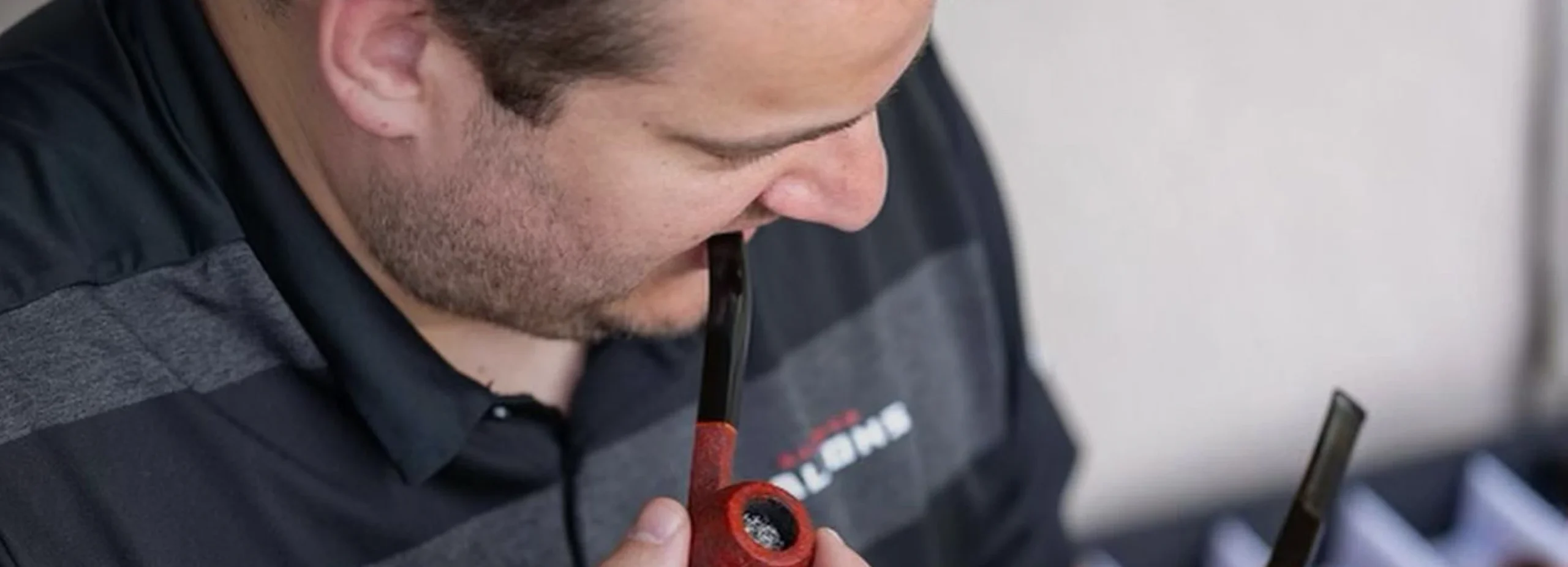 Photo of tobacco pipe artisan Kevin Foster.